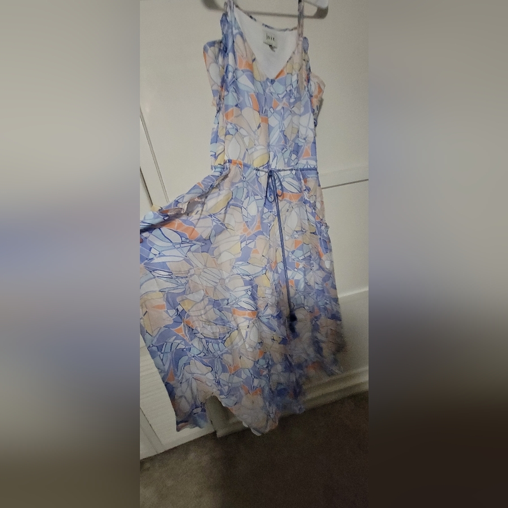 Dainty ruffles frame an airy chiffon maxi dress fashioned w Pockets Size Medium - Picture 5 of 9